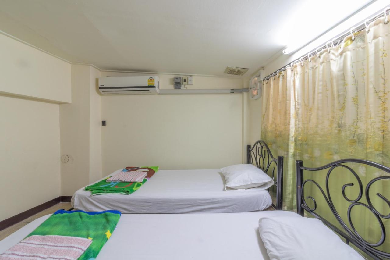 7 Holder Guesthouse Bangkok Exterior photo