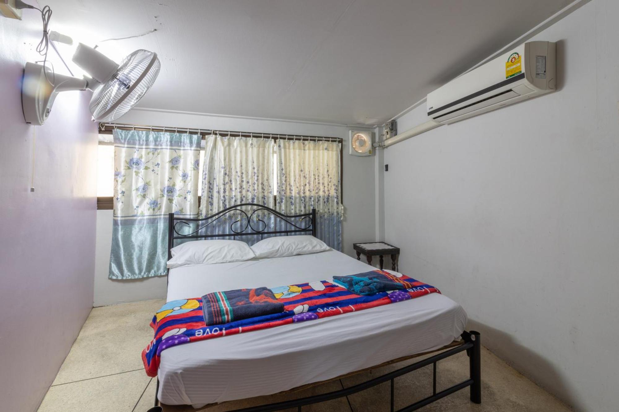 7 Holder Guesthouse Bangkok Exterior photo